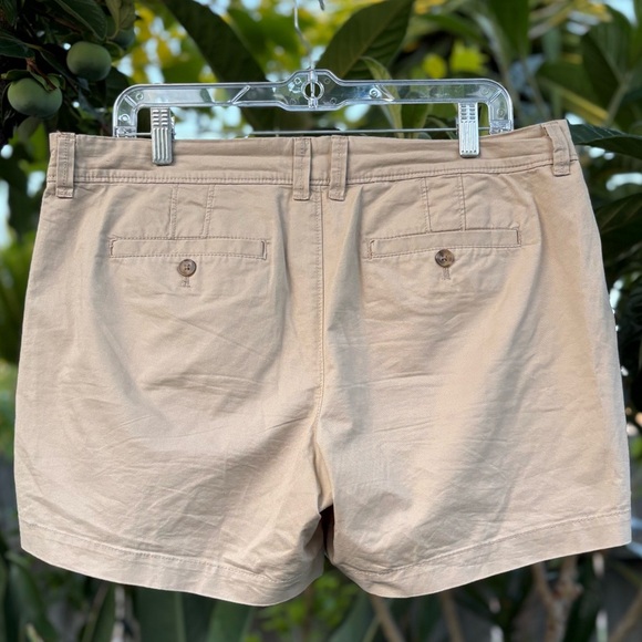Old Navy Tan Flat Front Classic Chino Shorts Size 10 - Picture 3 of 7